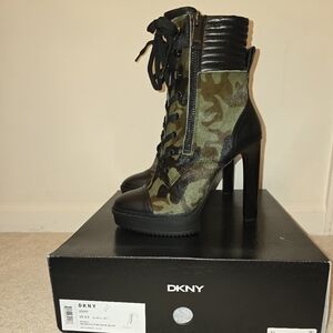 DKNY, size 9.5, black & camo